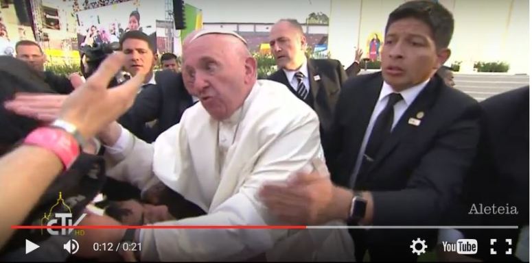 Bergoglio empieza su ataque de colera