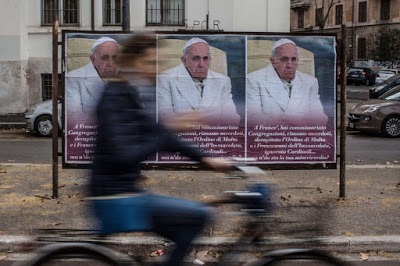 protesta contra Bergoglio roma.jpg