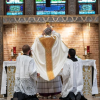 Obispo de Texas sobre la Misa en Latín:  “Está tan claro que esta liturgia no se trata de nosotros, se trata completamente de él”
